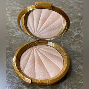 Becca Cosmetics Champagne Pop